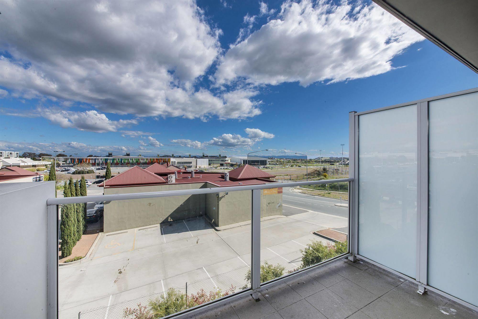 Abode Gungahlin Aparthotel Canberra Exterior photo