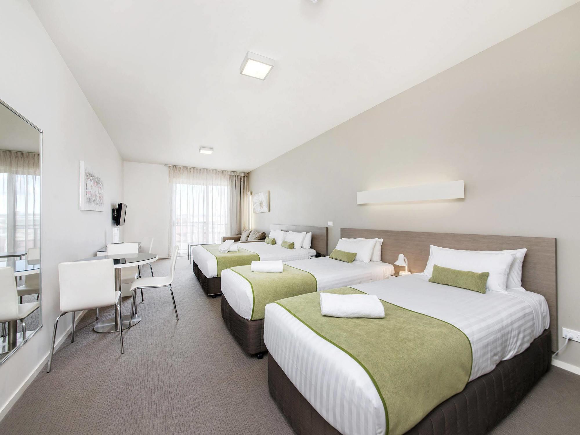 Abode Gungahlin Aparthotel Canberra Exterior photo